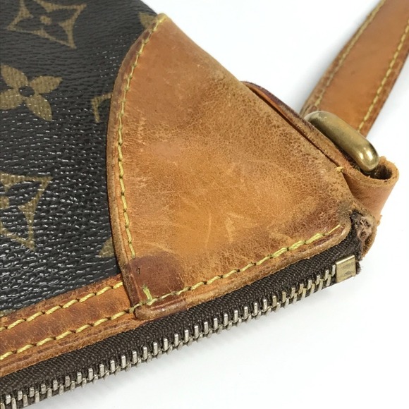 LOUIS VUITTON Brown Monogram Canvas Pochette Shoulder Bag - Picture 14 of 16